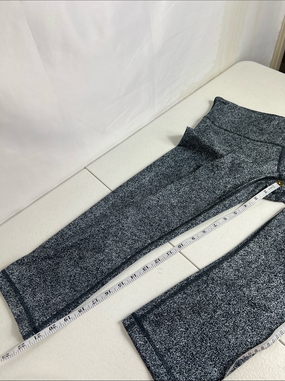 Lululemon Sz 10 Capri Length Leggings Gray Speckled - Picture 7 of 8
